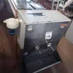LOTE 134 - 01 BEBEDOURO MARCA NARDIN INCOMPLETO. (NO ESTADO) ATENÇÃO! FAZER A VISITAÇÃO ANTES DE ARREMATAR, NÃO SABEMOS SE FUNCIONA. LEILÃO NÃO TEM GARANTIA E NEM DEVOLUÇÃO, SUJEITO A POSSÍVEIS AVARIAS VISÍVEIS/OCULTAS E/OU AUSÊNCIA DE COMPONENTES.