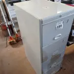 LOTE 195 - 01 ARQUIVO DE AÇO 04 GAVETAS. (NO ESTADO) ATENÇÃO! FAZER A VISITAÇÃO ANTES DE ARREMATAR, NÃO SABEMOS SE FUNCIONA. LEILÃO NÃO TEM GARANTIA E NEM DEVOLUÇÃO, SUJEITO A POSSÍVEIS AVARIAS VISÍVEIS/OCULTAS E/OU AUSÊNCIA DE COMPONENTES.