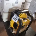 LOTE 207 - 01 SOPRADOR DE FOLHAS COSTAL A GASOLINA VONDER. (NO ESTADO) ATENÇÃO! FAZER A VISITAÇÃO ANTES DE ARREMATAR, NÃO SABEMOS SE FUNCIONA. LEILÃO NÃO TEM GARANTIA E NEM DEVOLUÇÃO, SUJEITO A POSSÍVEIS AVARIAS VISÍVEIS/OCULTAS E/OU AUSÊNCIA DE COMPONENTES.
