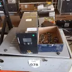 LOTE 078 -  01 BANCO PARA BATERIAS E 01 NOBREAK.  (NO ESTADO) ATENÇÃO! FAZER A VISITAÇÃO ANTES DE ARREMATAR, NÃO SABEMOS SE FUNCIONA. LEILÃO NÃO TEM GARANTIA E NEM DEVOLUÇÃO, SUJEITO A POSSÍVEIS AVARIAS VISÍVEIS/OCULTAS E/OU AUSÊNCIA DE COMPONENTES.