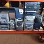 LOTE 086 -   01 LOTE COM DIVERSOS APARELHOS DE SOM. (NO ESTADO) ATENÇÃO! FAZER A VISITAÇÃO ANTES DE ARREMATAR, NÃO SABEMOS SE FUNCIONA. LEILÃO NÃO TEM GARANTIA E NEM DEVOLUÇÃO, SUJEITO A POSSÍVEIS AVARIAS VISÍVEIS/OCULTAS E/OU AUSÊNCIA DE COMPONENTES.