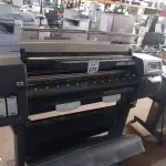 LOTE 273 - 01 PLOTTER HP DESIGNJET 1055CM. (NO ESTADO) ATENÇÃO! FAZER A VISITAÇÃO ANTES DE ARREMATAR, NÃO SABEMOS SE FUNCIONA. LEILÃO NÃO TEM GARANTIA E NEM DEVOLUÇÃO, SUJEITO A POSSÍVEIS AVARIAS VISÍVEIS/OCULTAS E/OU AUSÊNCIA DE COMPONENTES.
