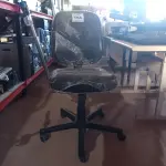 LOTE 154 - 01 CADEIRA GIRATÓRIA PARA ESCRITÓRIO. (NO ESTADO) ATENÇÃO! FAZER A VISITAÇÃO ANTES DE ARREMATAR, NÃO SABEMOS SE FUNCIONA. LEILÃO NÃO TEM GARANTIA E NEM DEVOLUÇÃO, SUJEITO A POSSÍVEIS AVARIAS VISÍVEIS/OCULTAS E/OU AUSÊNCIA DE COMPONENTES.