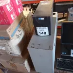 LOTE 148 - 01 BANCO PARA BATERIAS E 01 NOBREAK. (NO ESTADO) ATENÇÃO! FAZER A VISITAÇÃO ANTES DE ARREMATAR, NÃO SABEMOS SE FUNCIONA. LEILÃO NÃO TEM GARANTIA E NEM DEVOLUÇÃO, SUJEITO A POSSÍVEIS AVARIAS VISÍVEIS/OCULTAS E/OU AUSÊNCIA DE COMPONENTES.