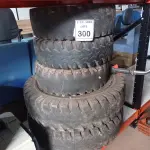 LOTE 300 - 05 PNEUS DIVERSOS. (NO ESTADO) ATENÇÃO! FAZER A VISITAÇÃO ANTES DE ARREMATAR, NÃO SABEMOS SE FUNCIONA. LEILÃO NÃO TEM GARANTIA E NEM DEVOLUÇÃO, SUJEITO A POSSÍVEIS AVARIAS VISÍVEIS/OCULTAS E/OU AUSÊNCIA DE COMPONENTES.