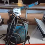 LOTE 099 - 01 GRAXEIRA MANUAL. (NO ESTADO) ATENÇÃO! FAZER A VISITAÇÃO ANTES DE ARREMATAR, NÃO SABEMOS SE FUNCIONA. LEILÃO NÃO TEM GARANTIA E NEM DEVOLUÇÃO, SUJEITO A POSSÍVEIS AVARIAS VISÍVEIS/OCULTAS E/OU AUSÊNCIA DE COMPONENTES.