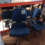 LOTE 123 - 04 CADEIRAS GIRATÓRIAS PARA ESCRITÓRIO. (NO ESTADO) ATENÇÃO! FAZER A VISITAÇÃO ANTES DE ARREMATAR, NÃO SABEMOS SE FUNCIONA. LEILÃO NÃO TEM GARANTIA E NEM DEVOLUÇÃO, SUJEITO A POSSÍVEIS AVARIAS VISÍVEIS/OCULTAS E/OU AUSÊNCIA DE COMPONENTES.
