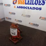 LOTE 142 - 01 MACACO GARRAFÃO. (NO ESTADO) ATENÇÃO! FAZER A VISITAÇÃO ANTES DE ARREMATAR, NÃO SABEMOS SE FUNCIONA. LEILÃO NÃO TEM GARANTIA E NEM DEVOLUÇÃO, SUJEITO A POSSÍVEIS AVARIAS VISÍVEIS/OCULTAS E/OU AUSÊNCIA DE COMPONENTES.