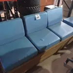LOTE 360 - 01 BANCO EM MADEIRA COM 03 ACENTOS. (NO ESTADO) ATENÇÃO! FAZER A VISITAÇÃO ANTES DE ARREMATAR, NÃO SABEMOS SE FUNCIONA. LEILÃO NÃO TEM GARANTIA E NEM DEVOLUÇÃO, SUJEITO A POSSÍVEIS AVARIAS VISÍVEIS/OCULTAS E/OU AUSÊNCIA DE COMPONENTES.