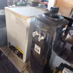 LOTE 228 - 01 BEBEDOURO TIPO GARRAFÃO. (NO ESTADO) ATENÇÃO! FAZER A VISITAÇÃO ANTES DE ARREMATAR, NÃO SABEMOS SE FUNCIONA. LEILÃO NÃO TEM GARANTIA E NEM DEVOLUÇÃO, SUJEITO A POSSÍVEIS AVARIAS VISÍVEIS/OCULTAS E/OU AUSÊNCIA DE COMPONENTES.