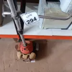 LOTE 294 - 01 ROÇADEIRA A GASOLINA COM AVARIAS. (NO ESTADO) ATENÇÃO! FAZER A VISITAÇÃO ANTES DE ARREMATAR, NÃO SABEMOS SE FUNCIONA. LEILÃO NÃO TEM GARANTIA E NEM DEVOLUÇÃO, SUJEITO A POSSÍVEIS AVARIAS VISÍVEIS/OCULTAS E/OU AUSÊNCIA DE COMPONENTES.