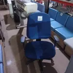 LOTE 353 - 01 CADEIRA PARA ESCRITÓRIO COM ESPALDAR ALTO. (NO ESTADO) ATENÇÃO! FAZER A VISITAÇÃO ANTES DE ARREMATAR, NÃO SABEMOS SE FUNCIONA. LEILÃO NÃO TEM GARANTIA E NEM DEVOLUÇÃO, SUJEITO A POSSÍVEIS AVARIAS VISÍVEIS/OCULTAS E/OU AUSÊNCIA DE COMPONENTES.