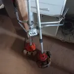 LOTE 135 - 02 ROÇADEIRAS A GASOLINA COM AVARIAS. (NO ESTADO) ATENÇÃO! FAZER A VISITAÇÃO ANTES DE ARREMATAR, NÃO SABEMOS SE FUNCIONA. LEILÃO NÃO TEM GARANTIA E NEM DEVOLUÇÃO, SUJEITO A POSSÍVEIS AVARIAS VISÍVEIS/OCULTAS E/OU AUSÊNCIA DE COMPONENTES.