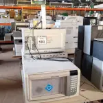 LOTE 183 - 03 MICRO-ONDAS DIVERSOS E 01 BALANÇA PEQUENA. (NO ESTADO) ATENÇÃO! FAZER A VISITAÇÃO ANTES DE ARREMATAR, NÃO SABEMOS SE FUNCIONA. LEILÃO NÃO TEM GARANTIA E NEM DEVOLUÇÃO, SUJEITO A POSSÍVEIS AVARIAS VISÍVEIS/OCULTAS E/OU AUSÊNCIA DE COMPONENTES.