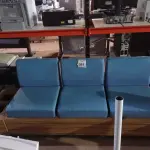 LOTE 357 - 01 BANCO EM MADEIRA COM 03 ACENTOS. (NO ESTADO) ATENÇÃO! FAZER A VISITAÇÃO ANTES DE ARREMATAR, NÃO SABEMOS SE FUNCIONA. LEILÃO NÃO TEM GARANTIA E NEM DEVOLUÇÃO, SUJEITO A POSSÍVEIS AVARIAS VISÍVEIS/OCULTAS E/OU AUSÊNCIA DE COMPONENTES.