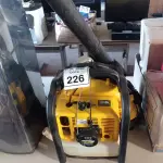 LOTE 226 - 01 SOPRADOR DE FOLHAS COSTAL A GASOLINA VONDER. (NO ESTADO) ATENÇÃO! FAZER A VISITAÇÃO ANTES DE ARREMATAR, NÃO SABEMOS SE FUNCIONA. LEILÃO NÃO TEM GARANTIA E NEM DEVOLUÇÃO, SUJEITO A POSSÍVEIS AVARIAS VISÍVEIS/OCULTAS E/OU AUSÊNCIA DE COMPONENTES.