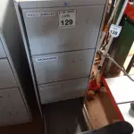 LOTE 129 - 01 ARQUIVO DE AÇO 04 GAVETAS. (NO ESTADO) ATENÇÃO! FAZER A VISITAÇÃO ANTES DE ARREMATAR, NÃO SABEMOS SE FUNCIONA. LEILÃO NÃO TEM GARANTIA E NEM DEVOLUÇÃO, SUJEITO A POSSÍVEIS AVARIAS VISÍVEIS/OCULTAS E/OU AUSÊNCIA DE COMPONENTES.