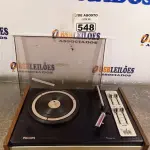 LOTE 548 - 01 TOCA DISCOS PHILIPS.  (NO ESTADO) ATENÇÃO! FAZER A VISITAÇÃO ANTES DE ARREMATAR, NÃO SABEMOS SE FUNCIONA. LEILÃO NÃO TEM GARANTIA E NEM DEVOLUÇÃO, SUJEITO A POSSÍVEIS AVARIAS VISÍVEIS/OCULTAS E/OU AUSÊNCIA DE COMPONENTES.
