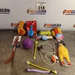 LOTE 318 - 01 LOTE COM VÁRIOS BRINQUEDOS PARA PET. (NOVO) (NO ESTADO) ATENÇÃO! FAZER A VISITAÇÃO ANTES DE ARREMATAR, NÃO SABEMOS SE FUNCIONA. LEILÃO NÃO TEM GARANTIA E NEM DEVOLUÇÃO, SUJEITO A POSSÍVEIS AVARIAS VISÍVEIS/OCULTAS E/OU AUSÊNCIA DE COMPONENTES.