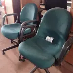 LOTE 652 - 03 CADEIRAS DE ESCRITÓRIO COM BASES GIRATÓRIAS SENDO 01 NA COR PRETA. (NO ESTADO) ATENÇÃO! FAZER A VISITAÇÃO ANTES DE ARREMATAR, NÃO SABEMOS SE FUNCIONA. LEILÃO NÃO TEM GARANTIA E NEM DEVOLUÇÃO, SUJEITO A POSSÍVEIS AVARIAS VISÍVEIS/OCULTAS E/OU AUSÊNCIA DE COMPONENTES.