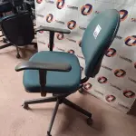 LOTE 612 - 01 CADEIRA DE ESCRITÓRIO COM BASE GIRATÓRIA NA COR VERDE. (NO ESTADO) ATENÇÃO! FAZER A VISITAÇÃO ANTES DE ARREMATAR, NÃO SABEMOS SE FUNCIONA. LEILÃO NÃO TEM GARANTIA E NEM DEVOLUÇÃO, SUJEITO A POSSÍVEIS AVARIAS VISÍVEIS/OCULTAS E/OU AUSÊNCIA DE COMPONENTES.