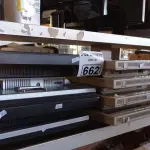 LOTE 662 - 08 MONITORES MARCAS E MODELOS DIVERSOS PARA RETIRADA DE PEÇAS. (NO ESTADO) ATENÇÃO! FAZER A VISITAÇÃO ANTES DE ARREMATAR, NÃO SABEMOS SE FUNCIONA. LEILÃO NÃO TEM GARANTIA E NEM DEVOLUÇÃO, SUJEITO A POSSÍVEIS AVARIAS VISÍVEIS/OCULTAS E/OU AUSÊNCIA DE COMPONENTES.