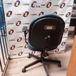 LOTE 616 - 01 CADEIRA DE ESCRITÓRIO COM BASE GIRATÓRIA NA COR VERDE. (NO ESTADO) ATENÇÃO! FAZER A VISITAÇÃO ANTES DE ARREMATAR, NÃO SABEMOS SE FUNCIONA. LEILÃO NÃO TEM GARANTIA E NEM DEVOLUÇÃO, SUJEITO A POSSÍVEIS AVARIAS VISÍVEIS/OCULTAS E/OU AUSÊNCIA DE COMPONENTES.