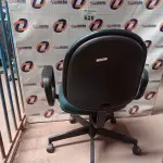 LOTE 628 - 01 CADEIRA DE ESCRITÓRIO COM BASE GIRATÓRIA NA COR VERDE. (NO ESTADO) ATENÇÃO! FAZER A VISITAÇÃO ANTES DE ARREMATAR, NÃO SABEMOS SE FUNCIONA. LEILÃO NÃO TEM GARANTIA E NEM DEVOLUÇÃO, SUJEITO A POSSÍVEIS AVARIAS VISÍVEIS/OCULTAS E/OU AUSÊNCIA DE COMPONENTES.
