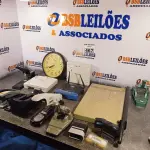 LOTE 467 - 01 GUILHOTINA DE MESA, 02 RÁDIOS AP SIEMENS E PERIFÉRICOS DIVERSOS. (NO ESTADO) ATENÇÃO! FAZER A VISITAÇÃO ANTES DE ARREMATAR, NÃO SABEMOS SE FUNCIONA. LEILÃO NÃO TEM GARANTIA E NEM DEVOLUÇÃO, SUJEITO A POSSÍVEIS AVARIAS VISÍVEIS/OCULTAS E/OU AUSÊNCIA DE COMPONENTES).