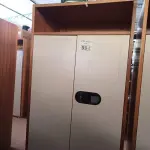 LOTE 594 - 01 ARMÁRIO EM MADEIRA COM 02 PORTAS E 03 PRATELEIRAS. (NO ESTADO) ATENÇÃO! FAZER A VISITAÇÃO ANTES DE ARREMATAR, NÃO SABEMOS SE FUNCIONA. LEILÃO NÃO TEM GARANTIA E NEM DEVOLUÇÃO, SUJEITO A POSSÍVEIS AVARIAS VISÍVEIS/OCULTAS E/OU AUSÊNCIA DE COMPONENTES.