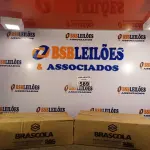 LOTE 589 - 02 CAIXAS COM COLA TUBO ST 175G COM 15 FRASCOS CADA. (NO ESTADO) ATENÇÃO! FAZER A VISITAÇÃO ANTES DE ARREMATAR, NÃO SABEMOS SE FUNCIONA. LEILÃO NÃO TEM GARANTIA E NEM DEVOLUÇÃO, SUJEITO A POSSÍVEIS AVARIAS VISÍVEIS/OCULTAS E/OU AUSÊNCIA DE COMPONENTES).