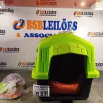 LOTE 637 - 01 CASINHA PARA PET COM COLCHÃO E 01 KIT DE BRINQUEDOS. (NO ESTADO) ATENÇÃO! FAZER A VISITAÇÃO ANTES DE ARREMATAR, NÃO SABEMOS SE FUNCIONA. LEILÃO NÃO TEM GARANTIA E NEM DEVOLUÇÃO, SUJEITO A POSSÍVEIS AVARIAS VISÍVEIS/OCULTAS E/OU AUSÊNCIA DE COMPONENTES.