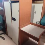 LOTE 609 - 01 ARMÁRIO EM MADEIRA COM 02 PORTAS E 04 PRATELEIRAS COM AVARIAS E 01 MESINHA BAIXA EM MADEIRA. (NO ESTADO) ATENÇÃO! FAZER A VISITAÇÃO ANTES DE ARREMATAR, NÃO SABEMOS SE FUNCIONA. LEILÃO NÃO TEM GARANTIA E NEM DEVOLUÇÃO, SUJEITO A POSSÍVEIS AVARIAS VISÍVEIS/OCULTAS E/OU AUSÊNCIA DE COMPONENTES.