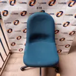 LOTE 618 - 01 CADEIRA DE ESCRITÓRIO COM BASE GIRATÓRIA NA COR VERDE. (NO ESTADO) ATENÇÃO! FAZER A VISITAÇÃO ANTES DE ARREMATAR, NÃO SABEMOS SE FUNCIONA. LEILÃO NÃO TEM GARANTIA E NEM DEVOLUÇÃO, SUJEITO A POSSÍVEIS AVARIAS VISÍVEIS/OCULTAS E/OU AUSÊNCIA DE COMPONENTES.