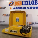 LOTE 549 - 01 MÁQUINA DE ESCREVER MARCA OLIVETTI. (NO ESTADO) ATENÇÃO! FAZER A VISITAÇÃO ANTES DE ARREMATAR, NÃO SABEMOS SE FUNCIONA. LEILÃO NÃO TEM GARANTIA E NEM DEVOLUÇÃO, SUJEITO A POSSÍVEIS AVARIAS VISÍVEIS/OCULTAS E/OU AUSÊNCIA DE COMPONENTES.