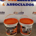 LOTE 439 - 02 BALDES DE DESMOLDANTE PARA FORMAS. 3,6L. (NO ESTADO) ATENÇÃO! FAZER A VISITAÇÃO ANTES DE ARREMATAR, NÃO SABEMOS SE FUNCIONA. LEILÃO NÃO TEM GARANTIA E NEM DEVOLUÇÃO, SUJEITO A POSSÍVEIS AVARIAS VISÍVEIS/OCULTAS E/OU AUSÊNCIA DE COMPONENTES).