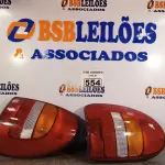 LOTE 554 - 01 PAR DE LANTERNAS TRASEIRAS DA GRAND CARAVAN. (NO ESTADO) ATENÇÃO! FAZER A VISITAÇÃO ANTES DE ARREMATAR, NÃO SABEMOS SE FUNCIONA. LEILÃO NÃO TEM GARANTIA E NEM DEVOLUÇÃO, SUJEITO A POSSÍVEIS AVARIAS VISÍVEIS/OCULTAS E/OU AUSÊNCIA DE COMPONENTES.