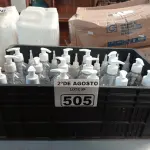 LOTE 505 - 01 LOTE COM VÁRIOS FRASCOS DE ÁLCOOL EM GEL. (NO ESTADO) ATENÇÃO! FAZER A VISITAÇÃO ANTES DE ARREMATAR, NÃO SABEMOS SE FUNCIONA. LEILÃO NÃO TEM GARANTIA E NEM DEVOLUÇÃO, SUJEITO A POSSÍVEIS AVARIAS VISÍVEIS/OCULTAS E/OU AUSÊNCIA DE COMPONENTES).