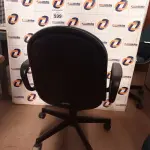 LOTE 599 -  01 CADEIRA DE ESCRITÓRIO COM BASE GIRATÓRIA NA COR VERDE. (NO ESTADO) ATENÇÃO! FAZER A VISITAÇÃO ANTES DE ARREMATAR, NÃO SABEMOS SE FUNCIONA. LEILÃO NÃO TEM GARANTIA E NEM DEVOLUÇÃO, SUJEITO A POSSÍVEIS AVARIAS VISÍVEIS/OCULTAS E/OU AUSÊNCIA DE COMPONENTES.