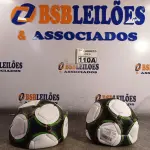 LOTE 110 - 02 BOLAS DE FUTEBOL. (NO ESTADO) ATENÇÃO! FAZER A VISITAÇÃO ANTES DE ARREMATAR, NÃO SABEMOS SE FUNCIONA. LEILÃO NÃO TEM GARANTIA E NEM DEVOLUÇÃO, SUJEITO A POSSÍVEIS AVARIAS VISÍVEIS/OCULTAS E/OU AUSÊNCIA DE COMPONENTES.