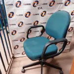 LOTE 614 - 01 CADEIRA DE ESCRITÓRIO COM BASE GIRATÓRIA NA COR VERDE. (NO ESTADO) ATENÇÃO! FAZER A VISITAÇÃO ANTES DE ARREMATAR, NÃO SABEMOS SE FUNCIONA. LEILÃO NÃO TEM GARANTIA E NEM DEVOLUÇÃO, SUJEITO A POSSÍVEIS AVARIAS VISÍVEIS/OCULTAS E/OU AUSÊNCIA DE COMPONENTES.