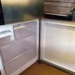 LOTE 476 - 01 GELADEIRA MARCA PANASONIC 220V. (NO ESTADO) ATENÇÃO! FAZER A VISITAÇÃO ANTES DE ARREMATAR, NÃO SABEMOS SE FUNCIONA. LEILÃO NÃO TEM GARANTIA E NEM DEVOLUÇÃO, SUJEITO A POSSÍVEIS AVARIAS VISÍVEIS/OCULTAS E/OU AUSÊNCIA DE COMPONENTES).