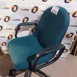 LOTE 573 -  01 CADEIRA DE ESCRITÓRIO COM BASE GIRATÓRIA NA COR VERDE. (NO ESTADO) ATENÇÃO! FAZER A VISITAÇÃO ANTES DE ARREMATAR, NÃO SABEMOS SE FUNCIONA. LEILÃO NÃO TEM GARANTIA E NEM DEVOLUÇÃO, SUJEITO A POSSÍVEIS AVARIAS VISÍVEIS/OCULTAS E/OU AUSÊNCIA DE COMPONENTES.