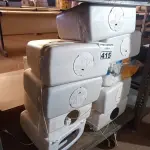 LOTE 415 - 10 CAIXAS DE DESCARGA MARCAS E MODELOS DIVERSOS. (NO ESTADO) ATENÇÃO! FAZER A VISITAÇÃO ANTES DE ARREMATAR, NÃO SABEMOS SE FUNCIONA. LEILÃO NÃO TEM GARANTIA E NEM DEVOLUÇÃO, SUJEITO A POSSÍVEIS AVARIAS VISÍVEIS/OCULTAS E/OU AUSÊNCIA DE COMPONENTES.