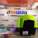 LOTE 598 - 01 CASINHA PARA PET, 01 TAPETE E 01 KIT CONTENDO COLEIRA ESCOVA E BRINQUEDOS. (NOVO) (NO ESTADO) ATENÇÃO! FAZER A VISITAÇÃO ANTES DE ARREMATAR, NÃO SABEMOS SE FUNCIONA. LEILÃO NÃO TEM GARANTIA E NEM DEVOLUÇÃO, SUJEITO A POSSÍVEIS AVARIAS VISÍVEIS/OCULTAS E/OU AUSÊNCIA DE COMPONENTES.