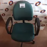 LOTE 581 -  01 CADEIRA DE ESCRITÓRIO COM BASE GIRATÓRIA NA COR VERDE. (NO ESTADO) ATENÇÃO! FAZER A VISITAÇÃO ANTES DE ARREMATAR, NÃO SABEMOS SE FUNCIONA. LEILÃO NÃO TEM GARANTIA E NEM DEVOLUÇÃO, SUJEITO A POSSÍVEIS AVARIAS VISÍVEIS/OCULTAS E/OU AUSÊNCIA DE COMPONENTES.
