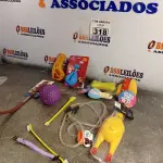 LOTE 318 - 01 LOTE COM VÁRIOS BRINQUEDOS PARA PET. (NOVO) (NO ESTADO) ATENÇÃO! FAZER A VISITAÇÃO ANTES DE ARREMATAR, NÃO SABEMOS SE FUNCIONA. LEILÃO NÃO TEM GARANTIA E NEM DEVOLUÇÃO, SUJEITO A POSSÍVEIS AVARIAS VISÍVEIS/OCULTAS E/OU AUSÊNCIA DE COMPONENTES.