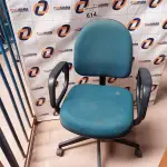 LOTE 614 - 01 CADEIRA DE ESCRITÓRIO COM BASE GIRATÓRIA NA COR VERDE. (NO ESTADO) ATENÇÃO! FAZER A VISITAÇÃO ANTES DE ARREMATAR, NÃO SABEMOS SE FUNCIONA. LEILÃO NÃO TEM GARANTIA E NEM DEVOLUÇÃO, SUJEITO A POSSÍVEIS AVARIAS VISÍVEIS/OCULTAS E/OU AUSÊNCIA DE COMPONENTES.