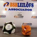 LOTE 050 - 01 BOLA DE BASQUETE E 01 BOLA DE FUTEBOL. (NO ESTADO) ATENÇÃO! FAZER A VISITAÇÃO ANTES DE ARREMATAR, NÃO SABEMOS SE FUNCIONA. LEILÃO NÃO TEM GARANTIA E NEM DEVOLUÇÃO, SUJEITO A POSSÍVEIS AVARIAS VISÍVEIS/OCULTAS E/OU AUSÊNCIA DE COMPONENTES.