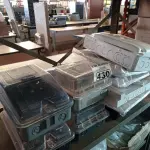 LOTE 430 - 01 LOTE COM VÁRIAS CAIXAS PARA QUADRO DE COMANDO MARCAS E MODELOS DIVERSOS. (NO ESTADO) ATENÇÃO! FAZER A VISITAÇÃO ANTES DE ARREMATAR, NÃO SABEMOS SE FUNCIONA. LEILÃO NÃO TEM GARANTIA E NEM DEVOLUÇÃO, SUJEITO A POSSÍVEIS AVARIAS VISÍVEIS/OCULTAS E/OU AUSÊNCIA DE COMPONENTES).